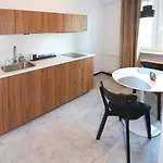 Falcon 5 Metro Sgh Lägenhet Warszawa