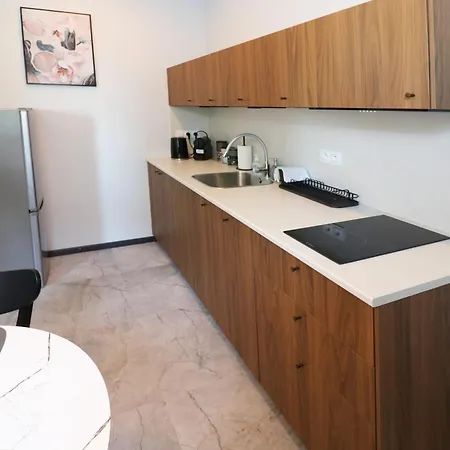 Falcon 5 Metro Sgh Apartman *