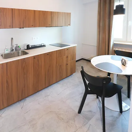 Falcon 5 Metro Sgh Apartman Varsó