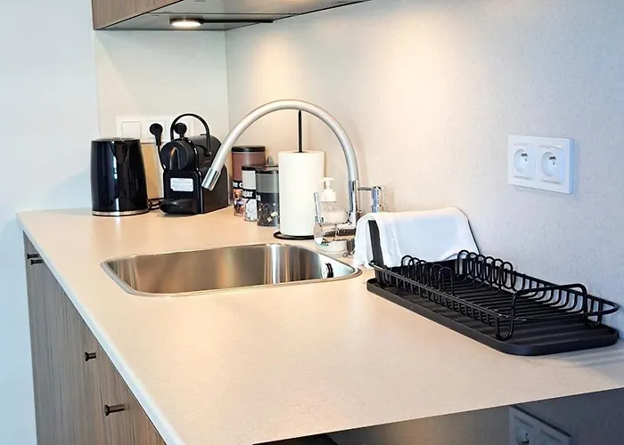 Lägenhet Falcon 5 Metro Sgh