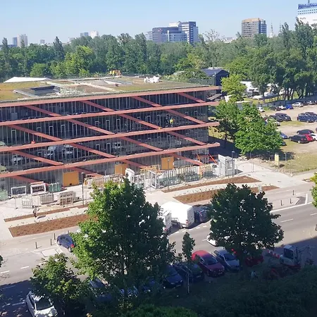 Falcon 5 Metro Sgh Daire Varşova