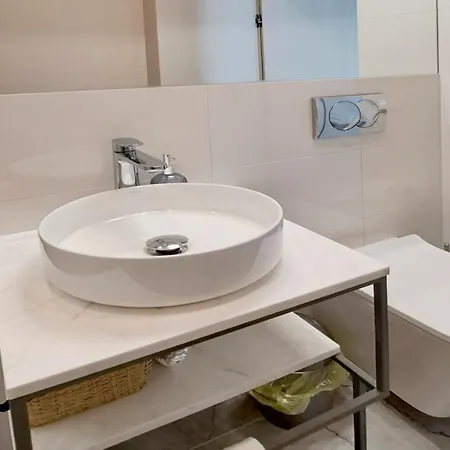 Appartement Falcon 5 Metro Sgh Varsovie
