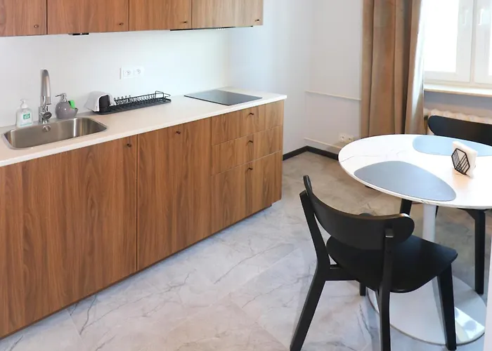 Falcon 5 Metro Sgh Daire Varşova